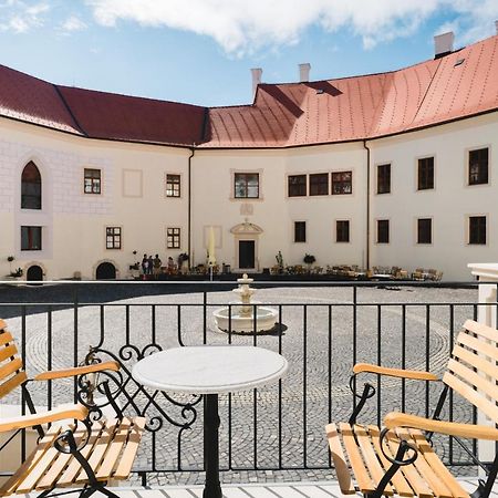 Palace Art Hotel Пежинок Екстериор снимка