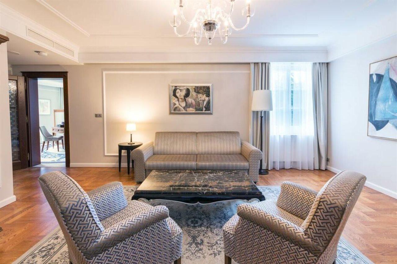 Palace Art Hotel Пежинок Екстериор снимка