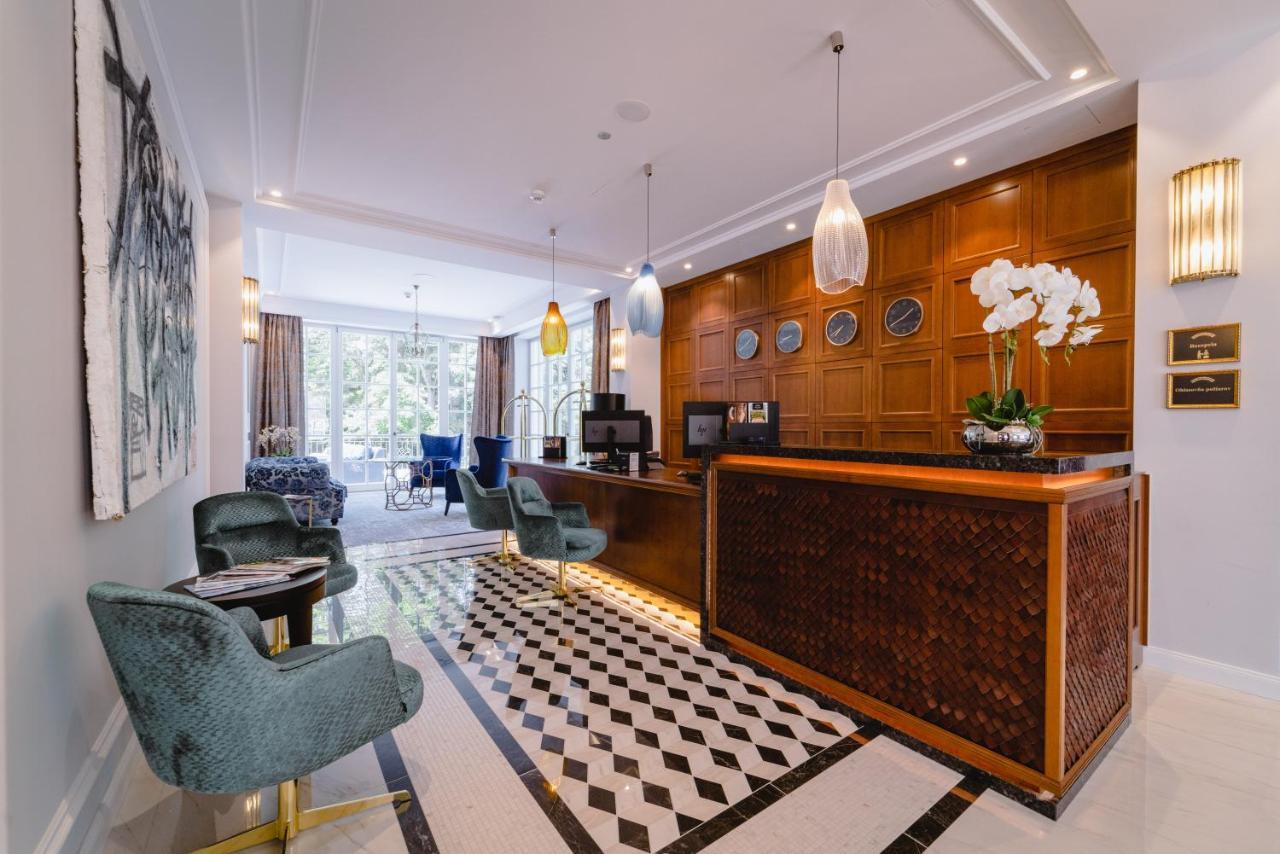 Palace Art Hotel Пежинок Екстериор снимка