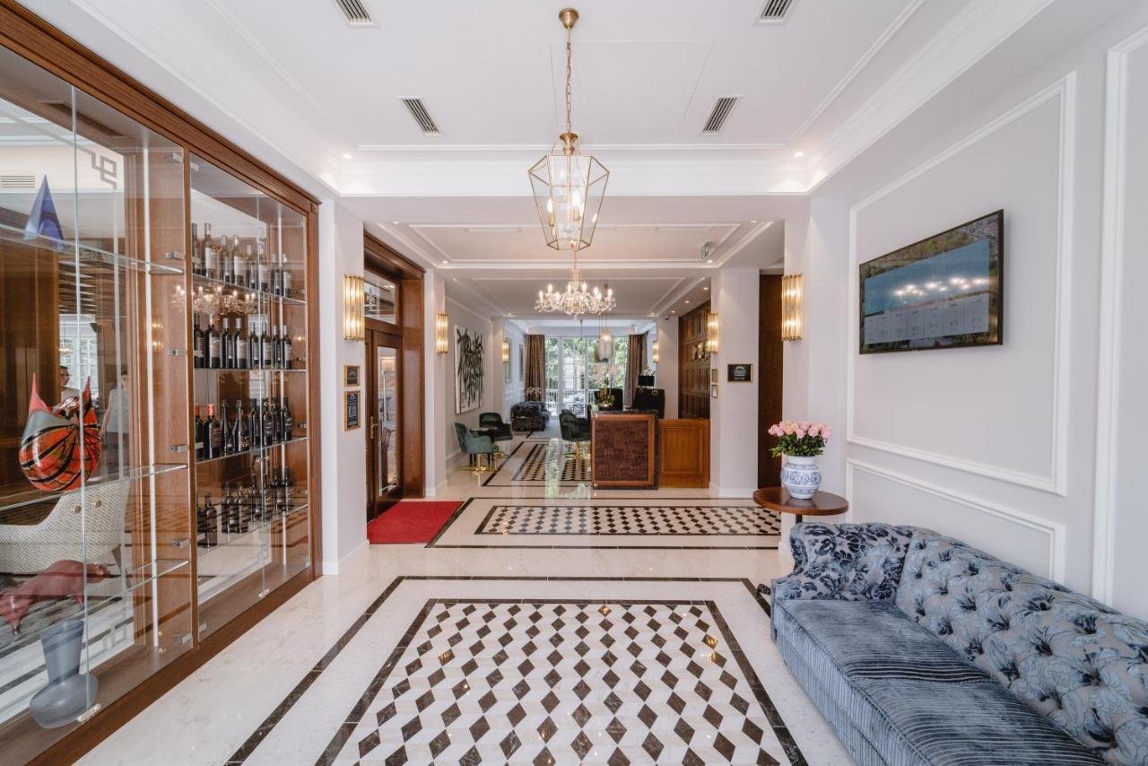 Palace Art Hotel Пежинок Екстериор снимка