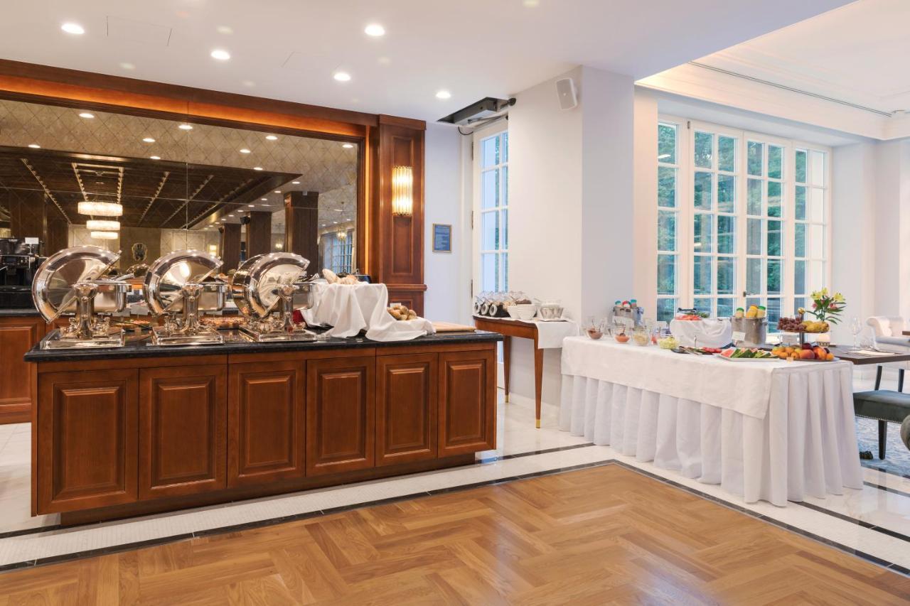 Palace Art Hotel Пежинок Екстериор снимка