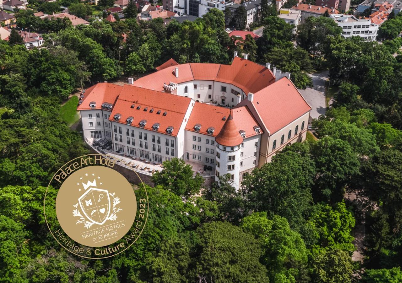 Palace Art Hotel Пежинок Екстериор снимка