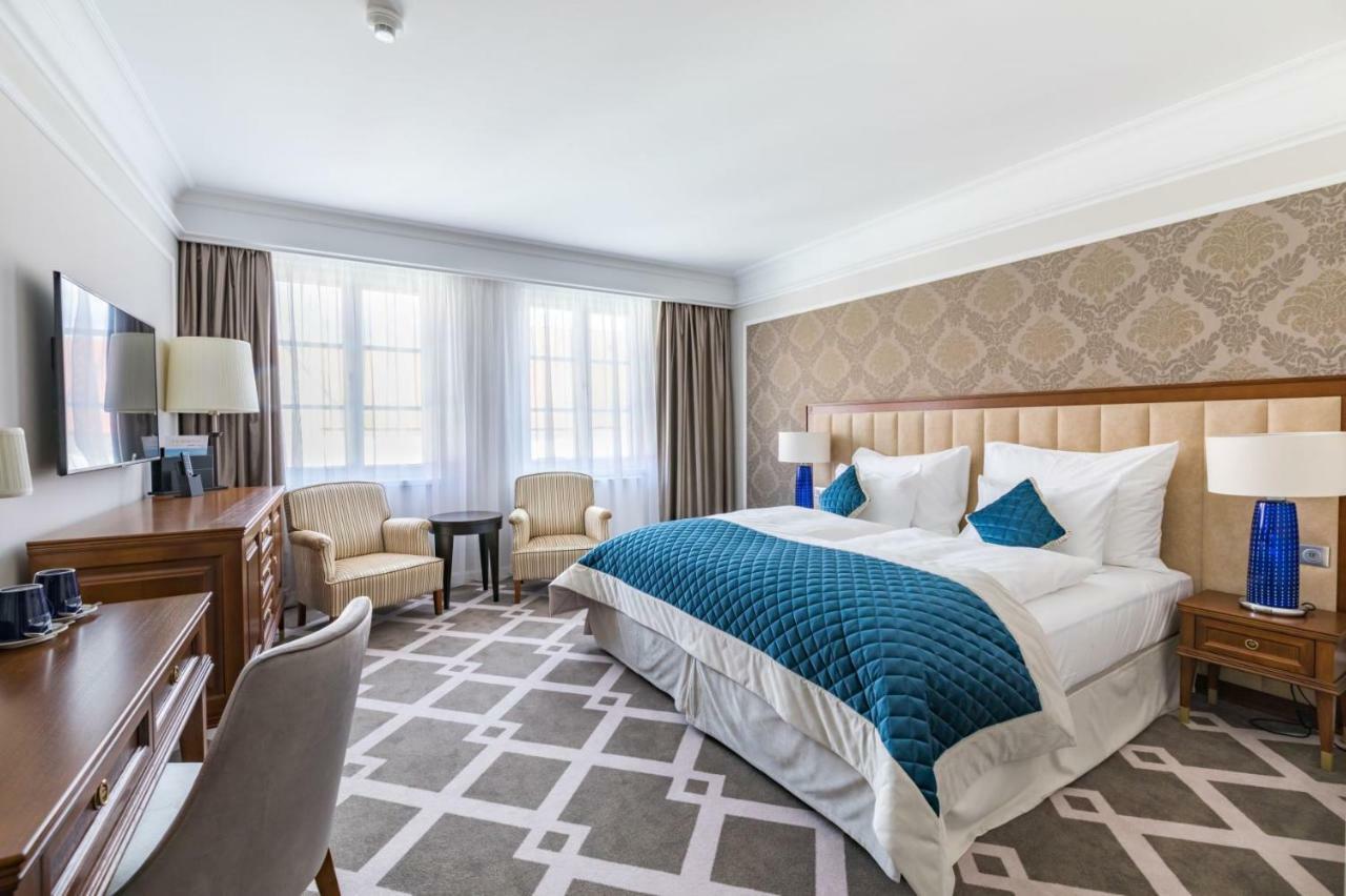 Palace Art Hotel Пежинок Екстериор снимка
