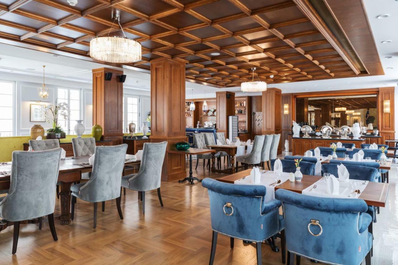 Palace Art Hotel Пежинок Екстериор снимка