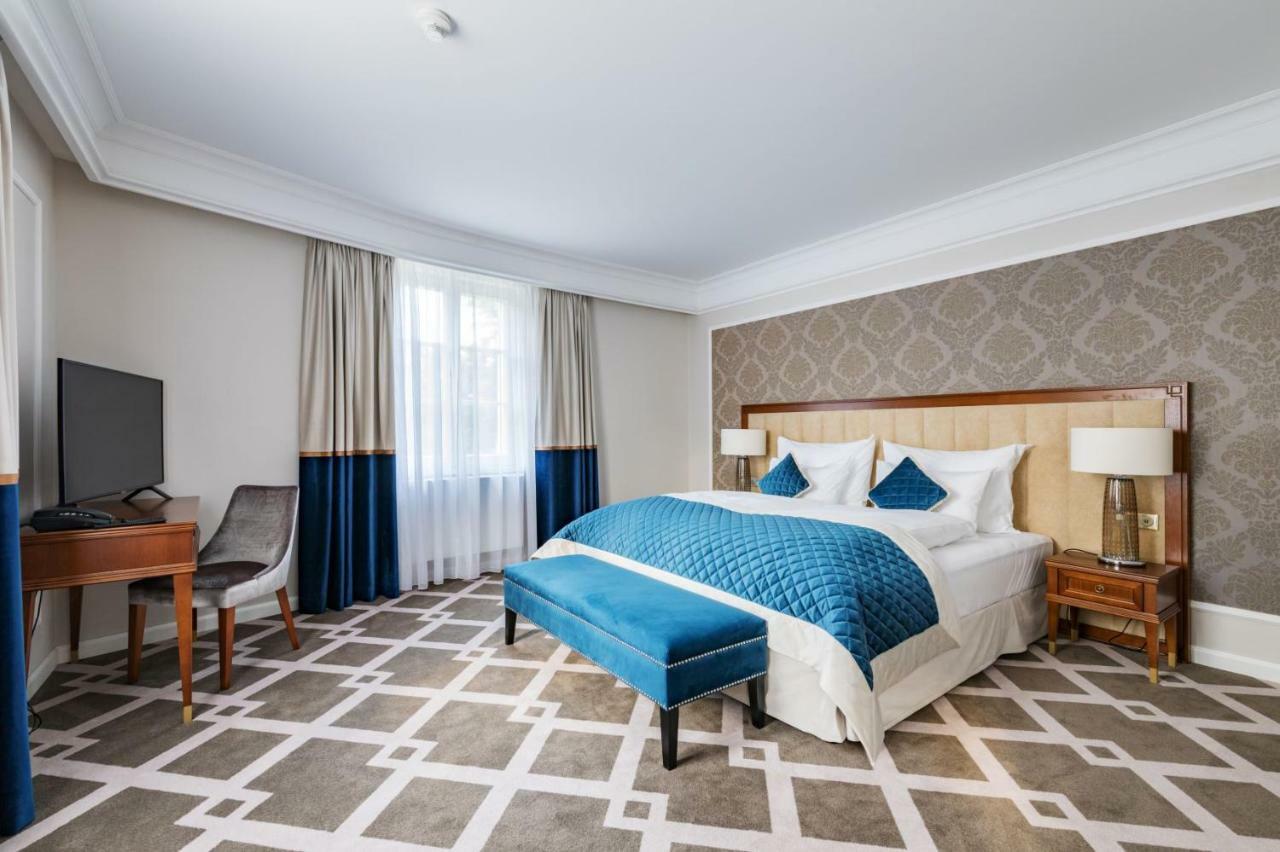 Palace Art Hotel Пежинок Екстериор снимка