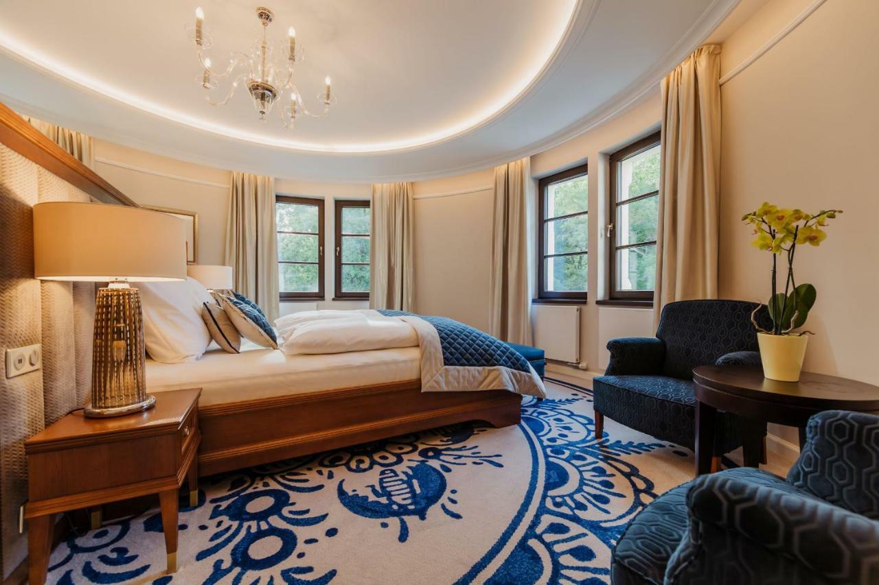 Palace Art Hotel Пежинок Екстериор снимка