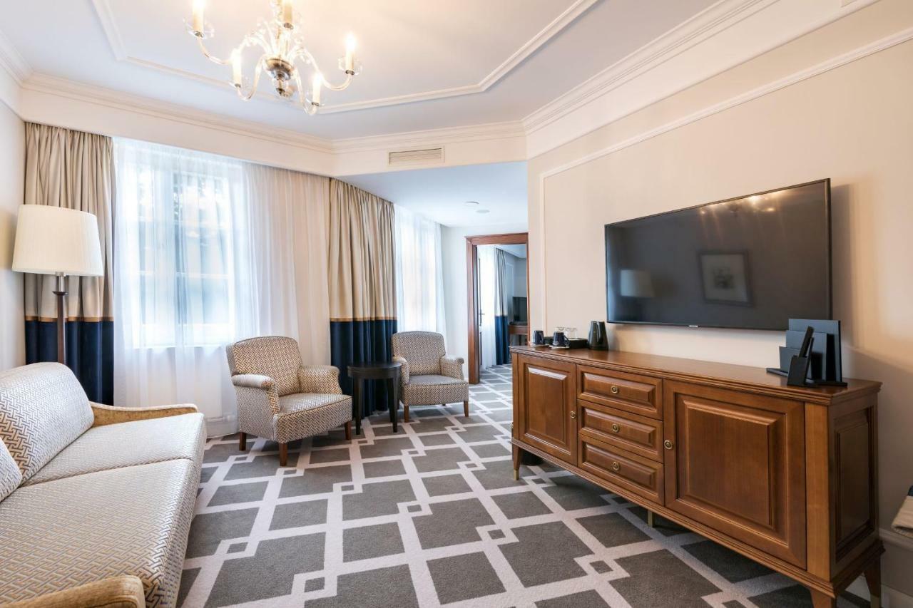 Palace Art Hotel Пежинок Екстериор снимка
