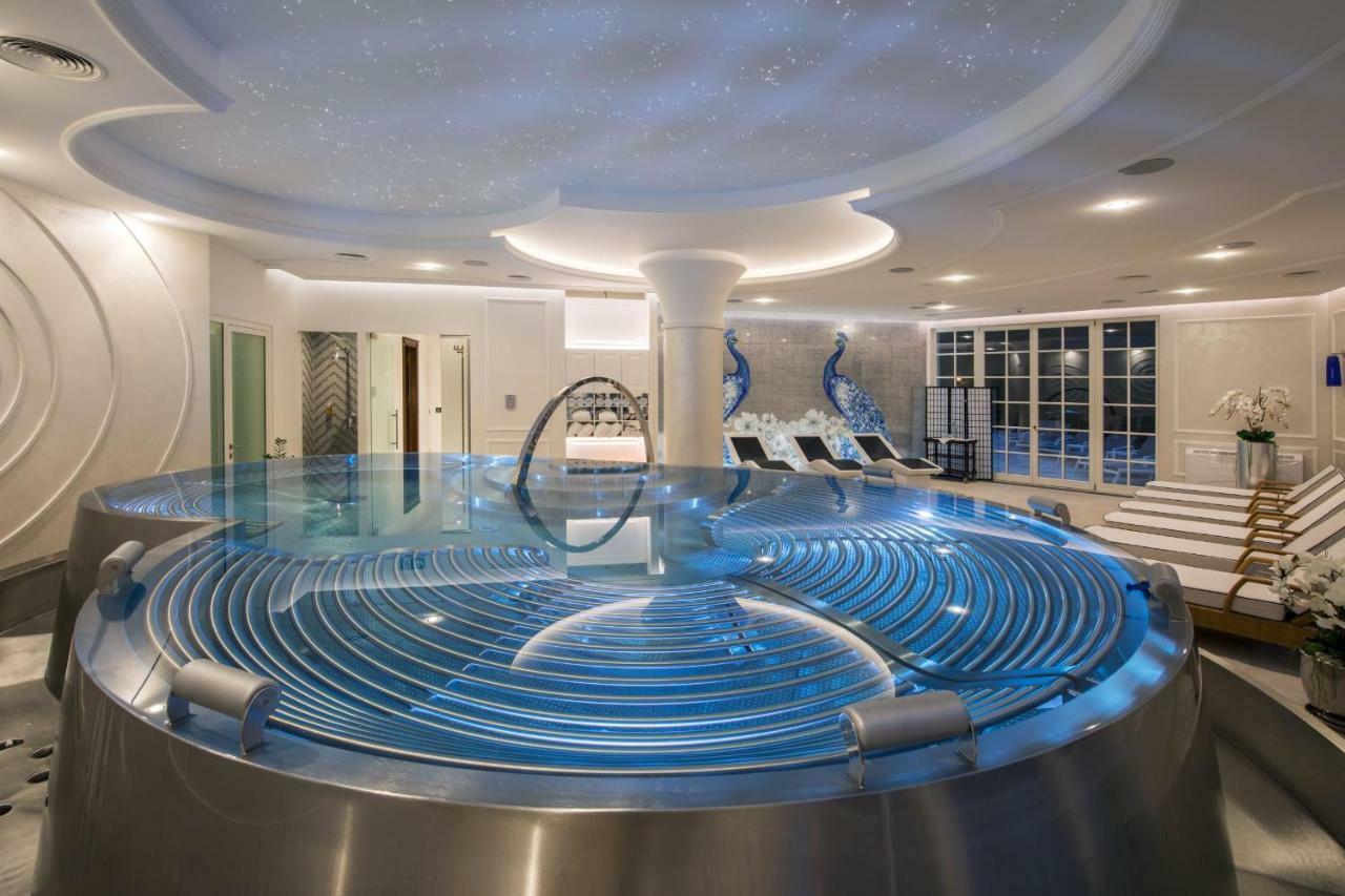 Palace Art Hotel Пежинок Екстериор снимка