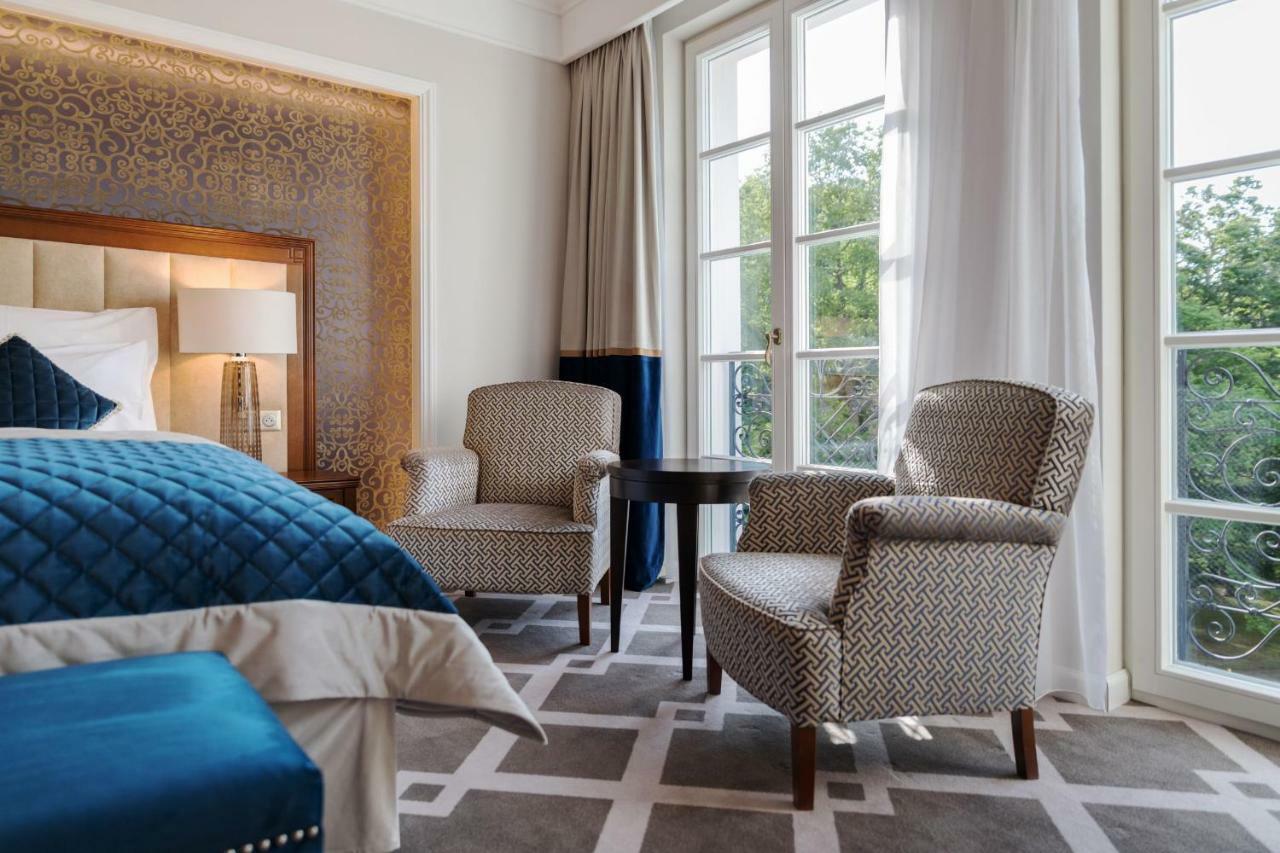 Palace Art Hotel Пежинок Екстериор снимка