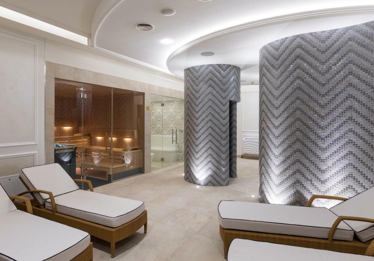 Palace Art Hotel Пежинок Екстериор снимка