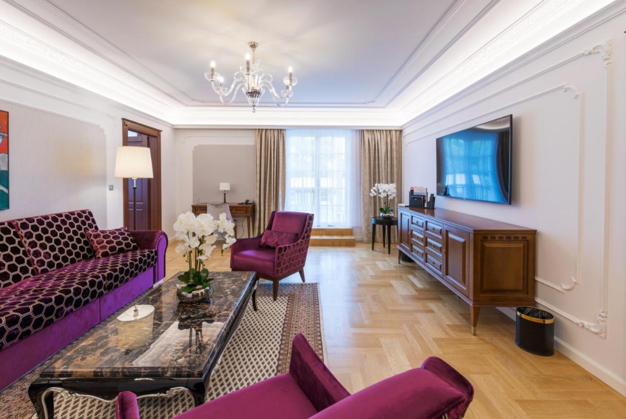 Palace Art Hotel Пежинок Екстериор снимка